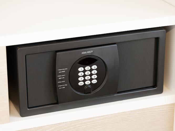 客室｜備品イメージ／貴重品はセーフティボックスで安心。