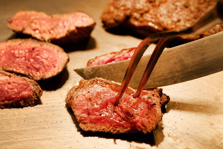 『アグー豚しゃぶしゃぶ鍋・熱々鉄板ステーキ ３種のシュラスコを食べ放題！沖縄ビュッフェ』