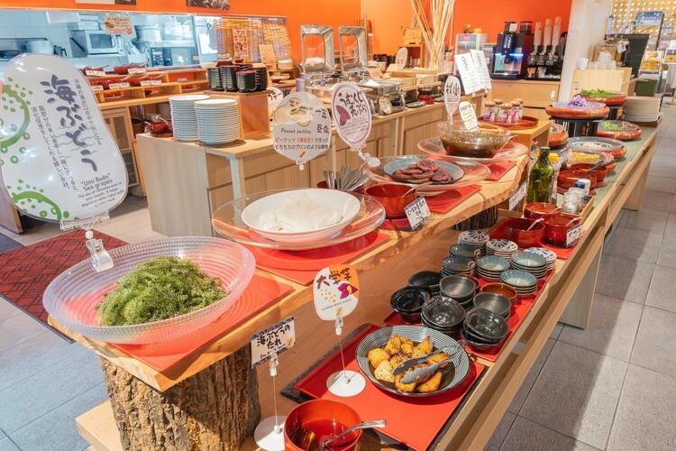 プチプチとした食感が楽しい海ぶどうや地元の特産品を豊富にご用意