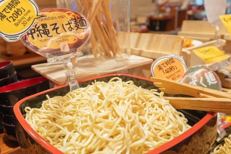 定番の沖縄そば