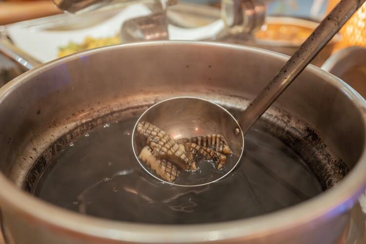 イカの旨みが凝縮された濃厚なスープ