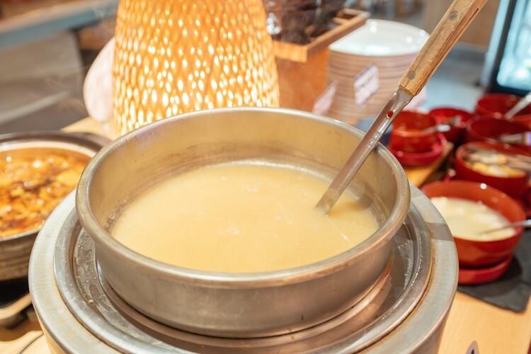 久米島の味噌は、まろやかな味わいが特徴です