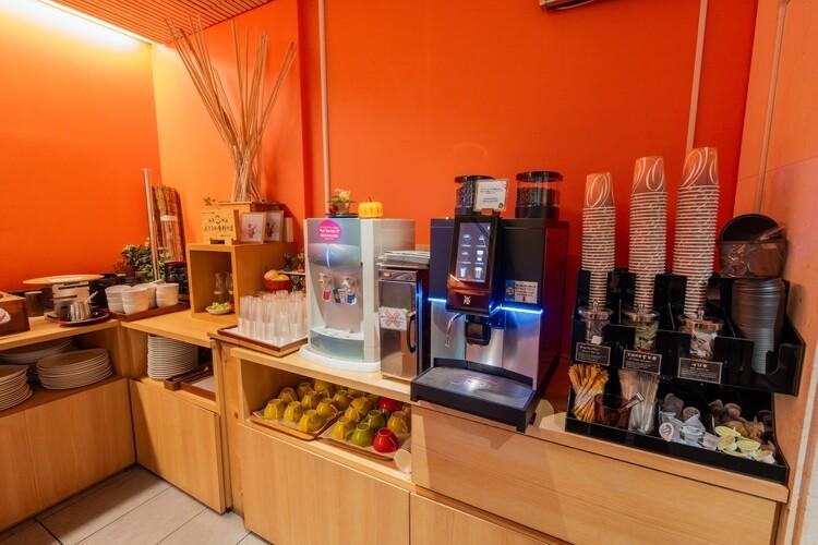 朝にうれしい充実のドリンクコーナー