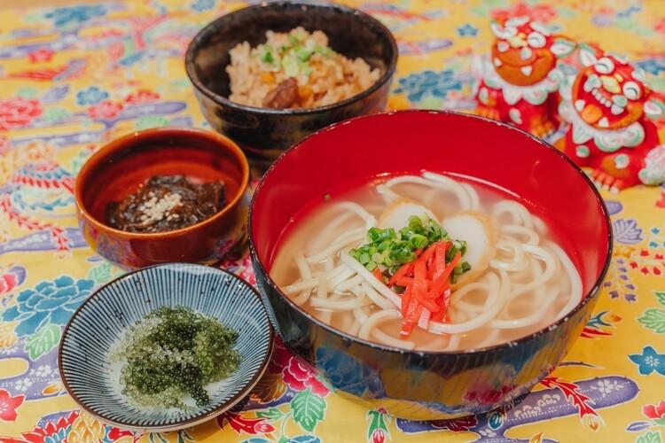 まるで沖縄の定食屋さん?