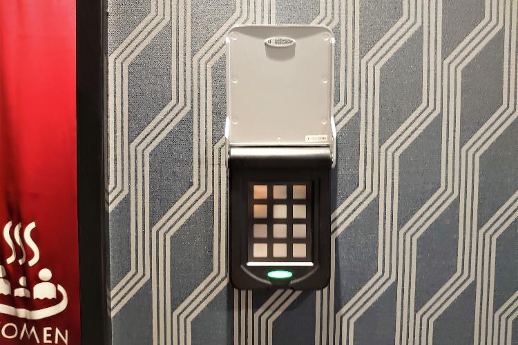 女性大浴場 入口セキュリティ