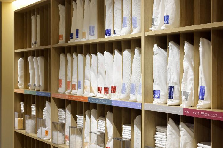 ホテル2階の枕コーナー！お好みの枕をお選びください