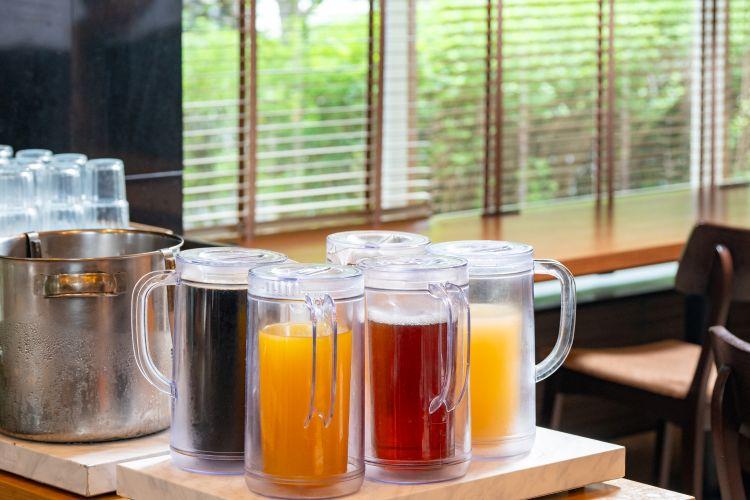 ドリンク（オレンジジュース、ウーロン茶、アイスコーヒー、グレープフルーツジュース）
