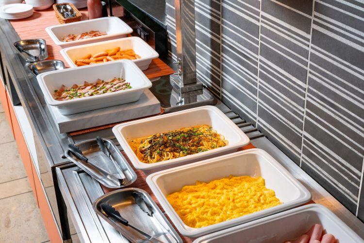 洋食ビュッフェ一例（スクランブルエッグ・本日のパスタ）