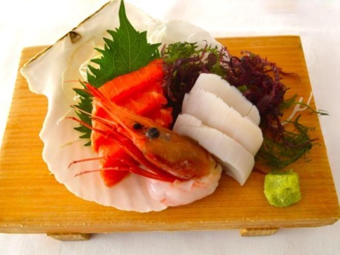 ■お造り三種盛り（写真は一例です。）
