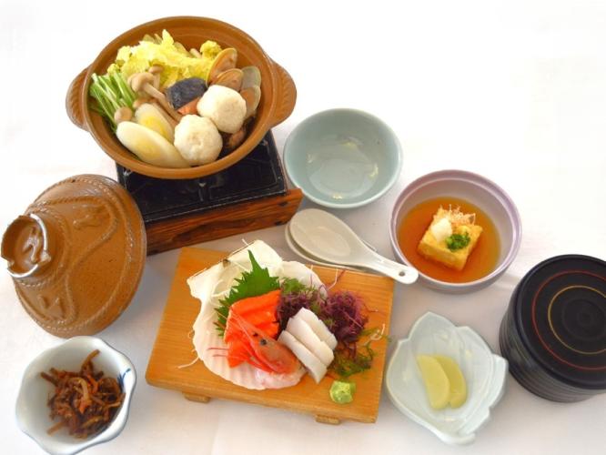 ■モヨロ鍋・お造り（写真は一例です。）