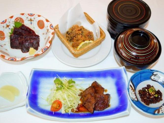 ■鯨づくし定食（写真は一例です。）