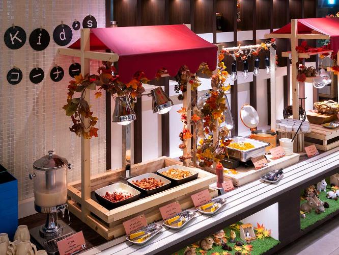 【2025秋・ブッフェ一例】お子様に人気のメニューをご用意したキッズコーナー。