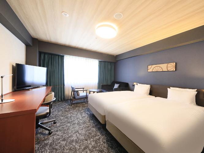 【ツインルーム】26.9平米　110cmベッド×2台　50型ＴＶ　加湿機能付き空気清浄機　スマートフォン『handy』
