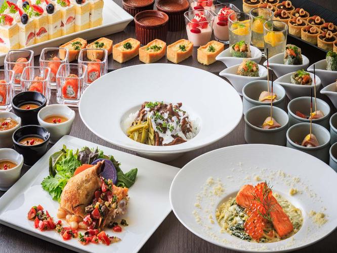 冬のハーフブッフェ ランチ・好きなメイン料理をお選びいただくと、オードブルやスープ、パン、デザートなどをお好きなだけお召しあがりいただけるハーフブッフェです