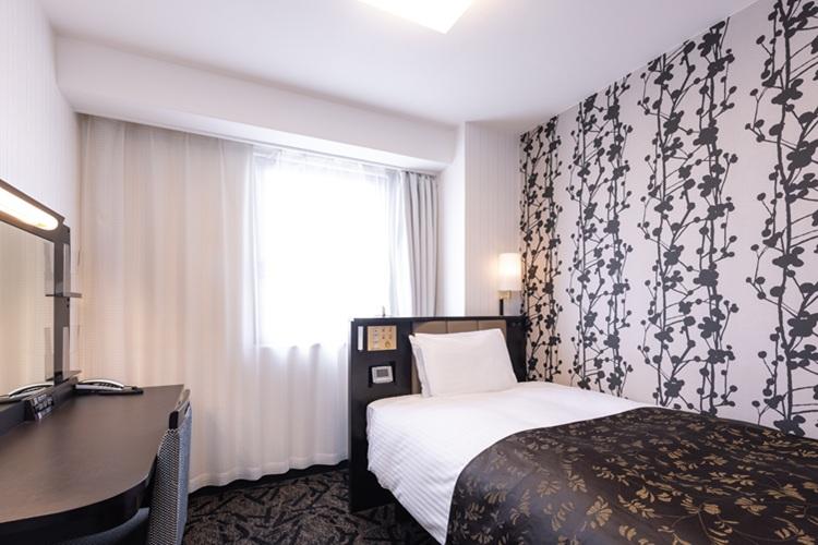 シングルルーム 広さ10平米〜11平米 / ベッド幅120cm×1台