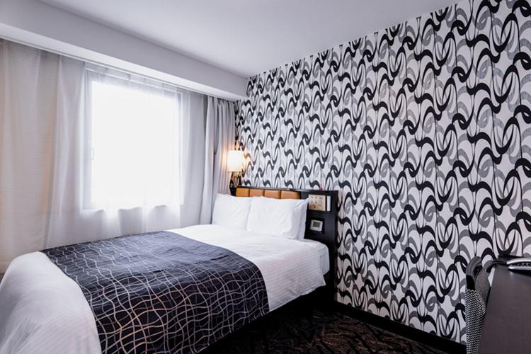 ダブルルーム 広さ10平米〜11平米 / ベッド幅140cm×1台