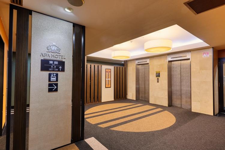 東館エレベーターホール