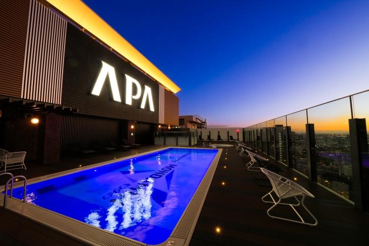 遊泳は夏季限定です（有料）/40階