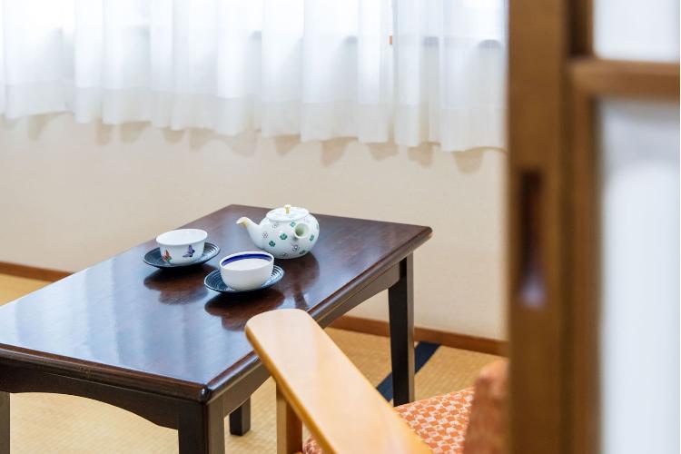 ■和室■旅のひと休みに、広縁でお茶を一服。心安らぐ和の空間