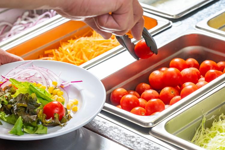 新鮮なサラダバー