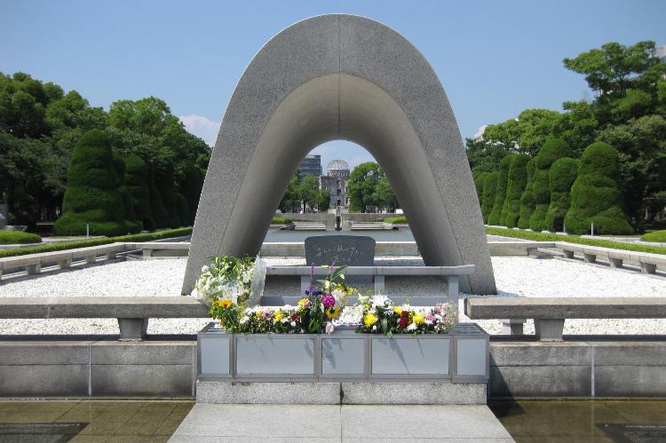 写真提供:広島県 広島平和都市記念碑