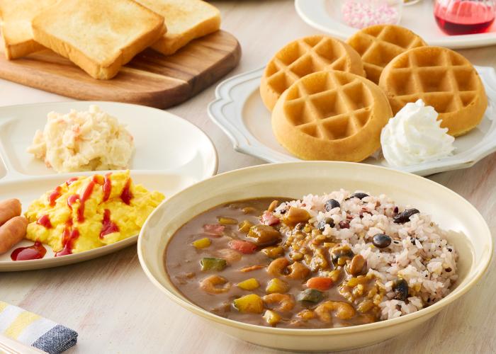 【Fun Every Morning　「お腹いっぱい」モーニング】　カレーや焼きたてワッフル、こだわりスムージーなど様々なメニューを日替わりでご用意