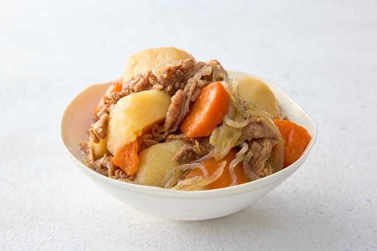 【肉じゃが】ほくほくのじゃがいもとやわらかな牛肉を、だしの旨みで煮込んだやさしい味わい