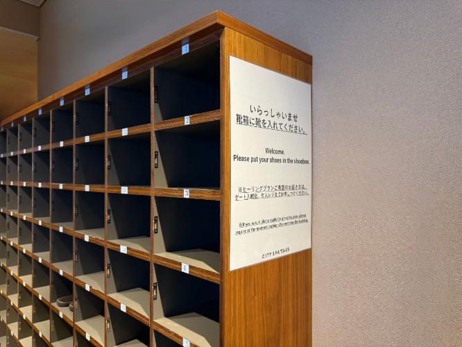 ◆靴箱|エレベーター降車後、右手にございます