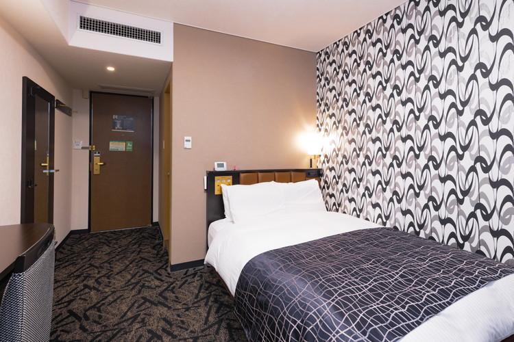 ダブル（広さ11～13平米/ベッド幅140cm×1台）