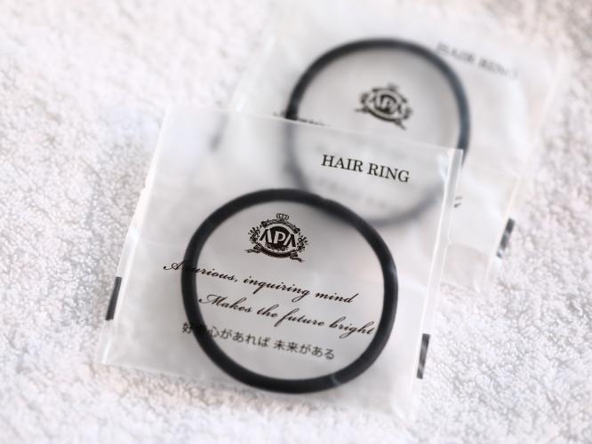 ヘアゴムをご用意。