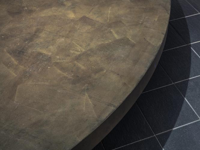 円盤のテーブル