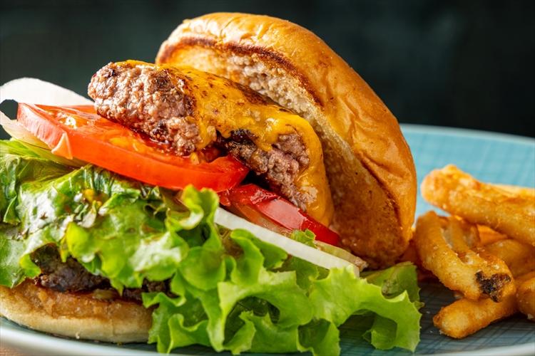 【バー】メニュー一例： 九州産牛プレミアムバーガー