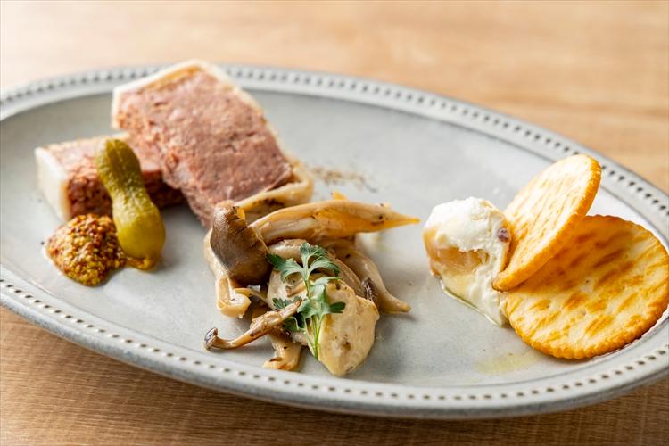 【ディナー】メニュー一例：シェアしながらゆっくり楽しめる多彩なアペタイザーセレクション　※イメージ