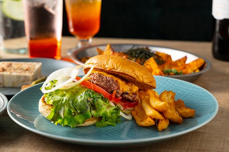 【ディナー】メニュー一例： 九州産牛プレミアムバーガー