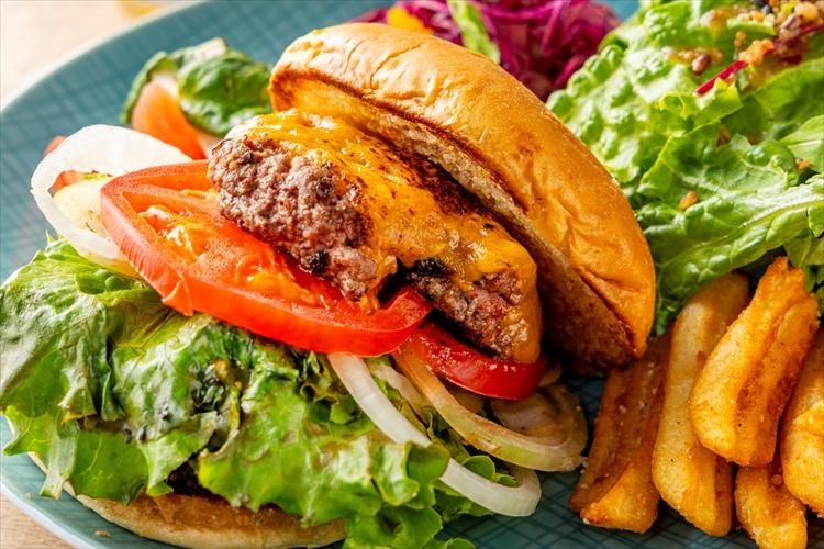 【カフェ】メニュー一例：九州産牛プレミアムバーガー