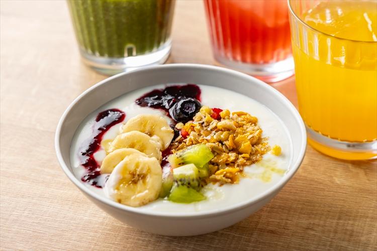 【ブレックファースト】メニュー一例：ヨーグルトやコンフィチュールのヘルシー＆フレッシュなデザート