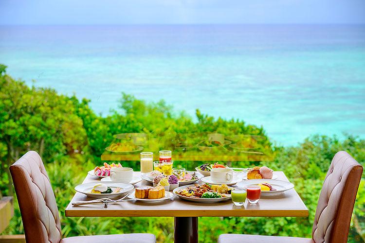 沖縄の食材も楽しめる約60種類以上の洋食ブッフェのご朝食