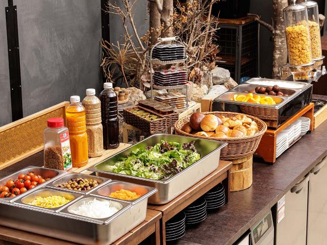 【朝食イメージ】高知のご当地料理を盛り込んだ和洋ブッフェスタイルで朝食を提供しております