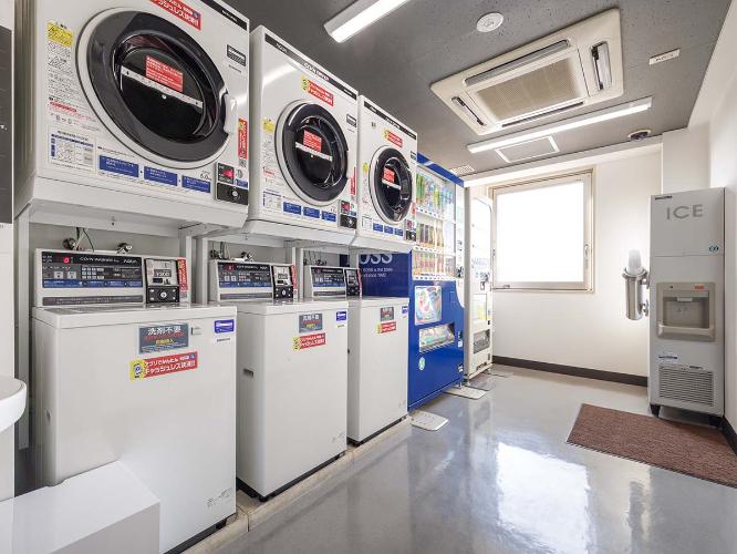 【コインランドリー】13階に洗濯機、乾燥機各３台を設備
