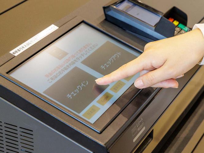【フロント】自動チェックイン機でスピーディーにチェックイン・アウトが可能