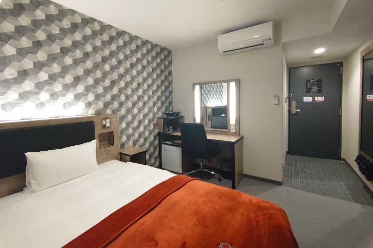 シングルルーム（16平米・140cmダブルベッド）