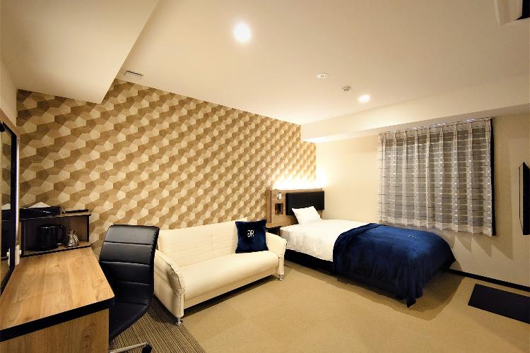 ユニバーサルシングル　２３平米・140cmベッド