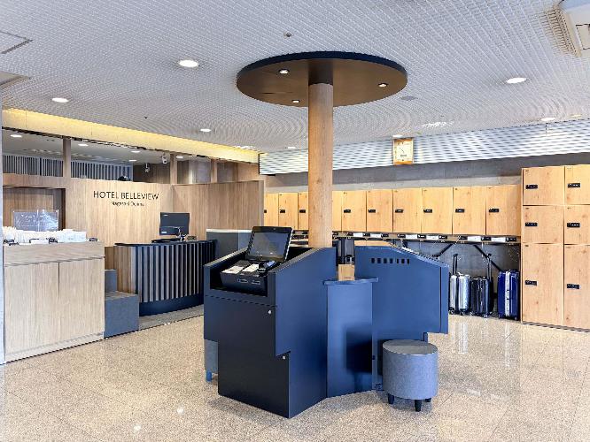 ロビー画像1フロントカウンター側