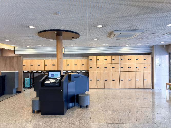 ロビー画像2ロッカー側