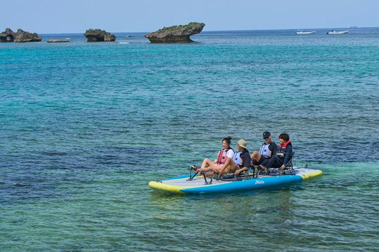 【マリンアクティビティ】BIGペダルボート　足こぎボートに乗って、水面を滑るように進んでみましょう。自分のペースで楽しめる心地よいアクティビティです。　※イメージ