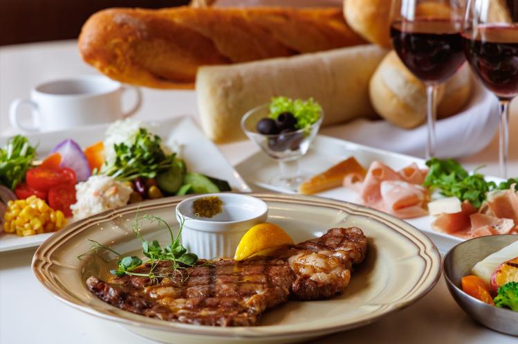 【RED＆BLACK STEAKHOUSE】