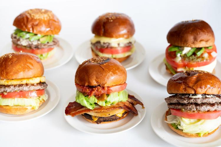 【Aqua Garden Cafe】ボリューム満点のグルメバーガーをメインにご用意