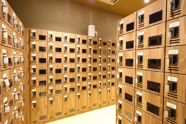 下足箱　一部畳敷きの為、お履き物は下足箱にお入れください。