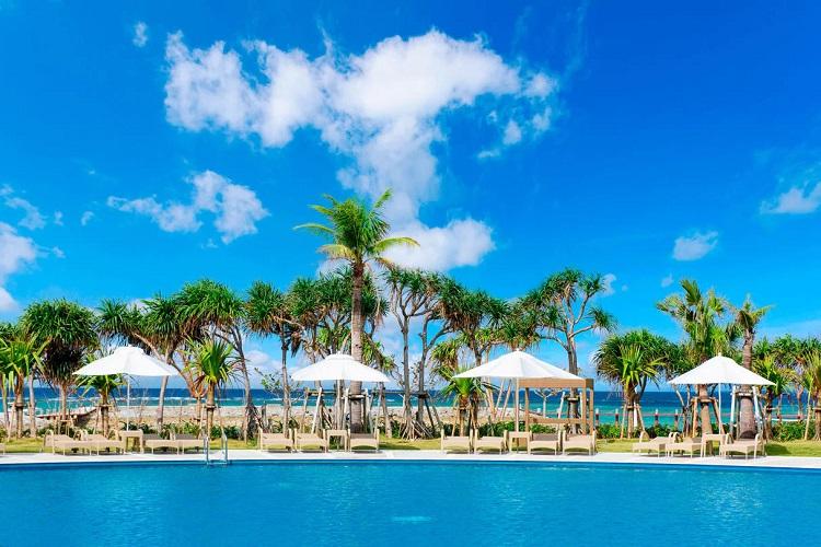 ★海音を聞きながらビーチチェアでゆったり贅沢な時間を。