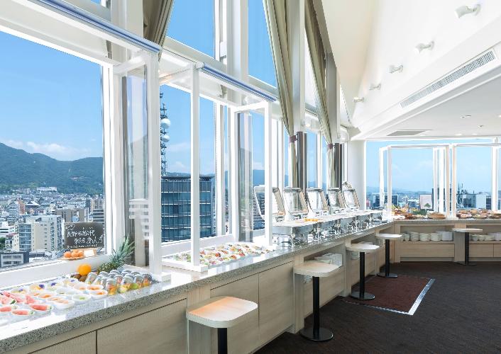 朝食会場：16Fスカイレストラン白馬